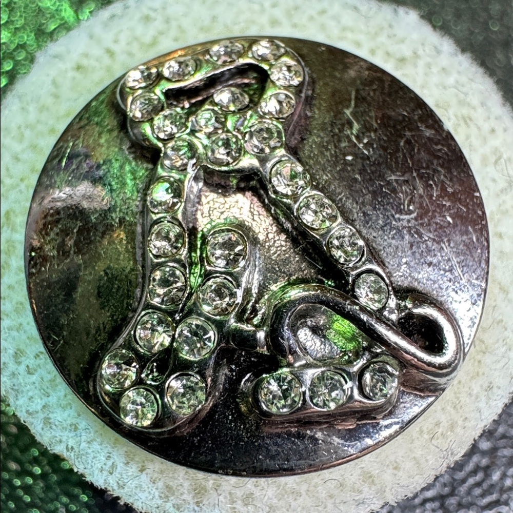 Ginger Snaps 20mm White Rhinestone Dog - Picture 2 of 3